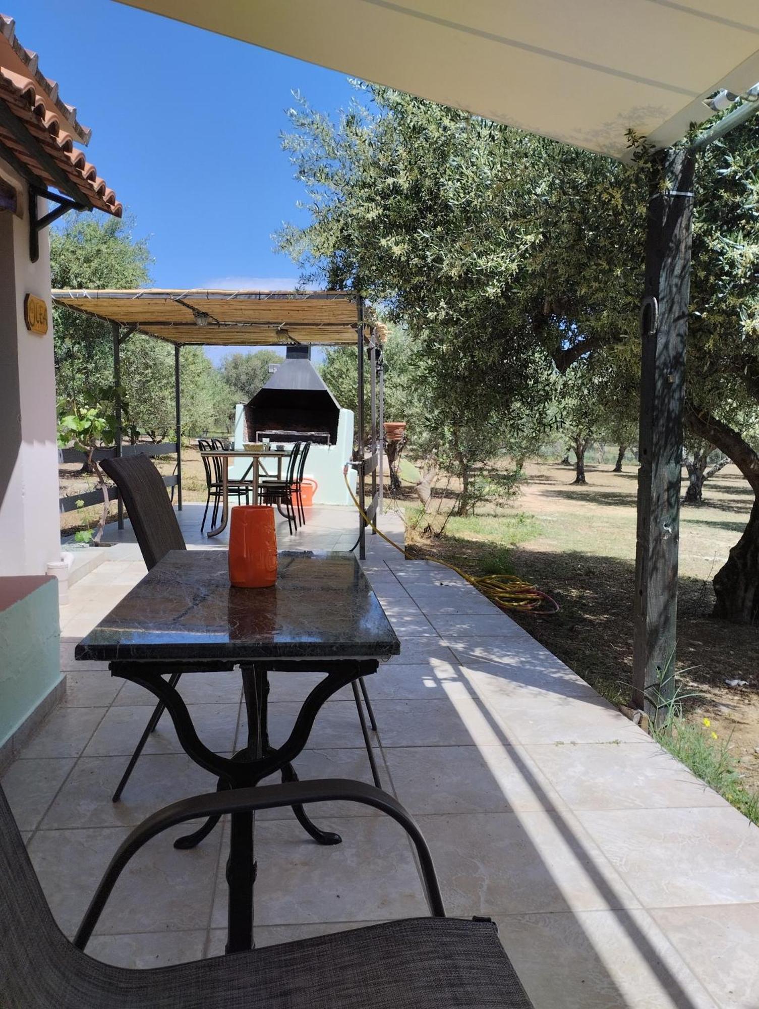 Olea Cottage Galatás Buitenkant foto