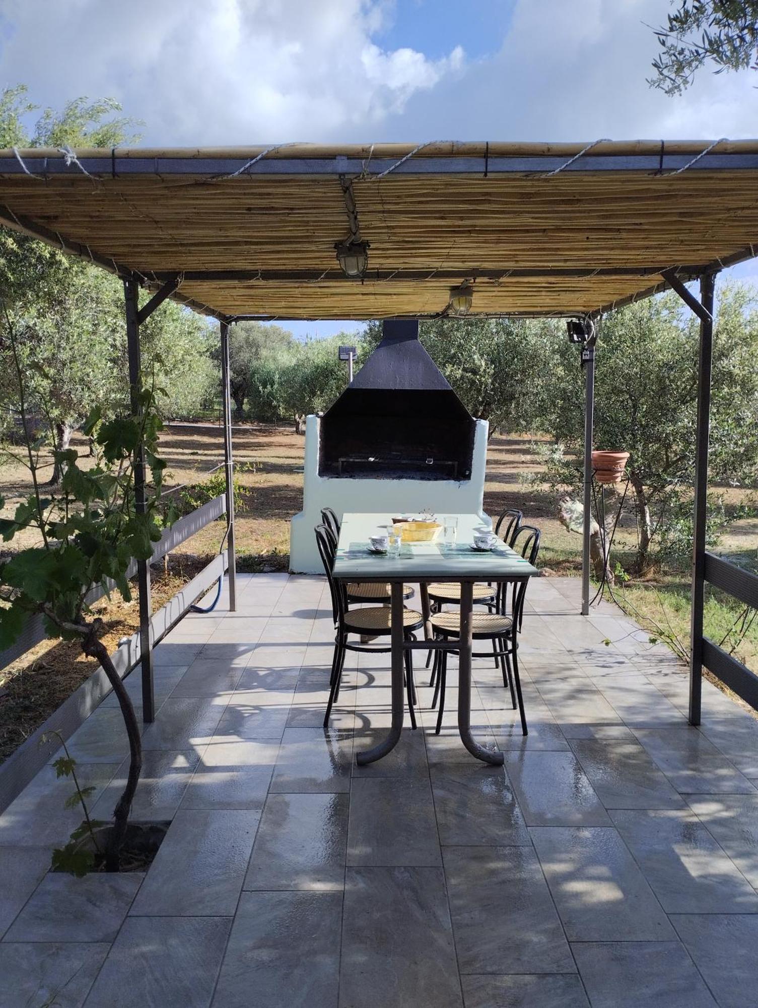 Olea Cottage Galatás Buitenkant foto